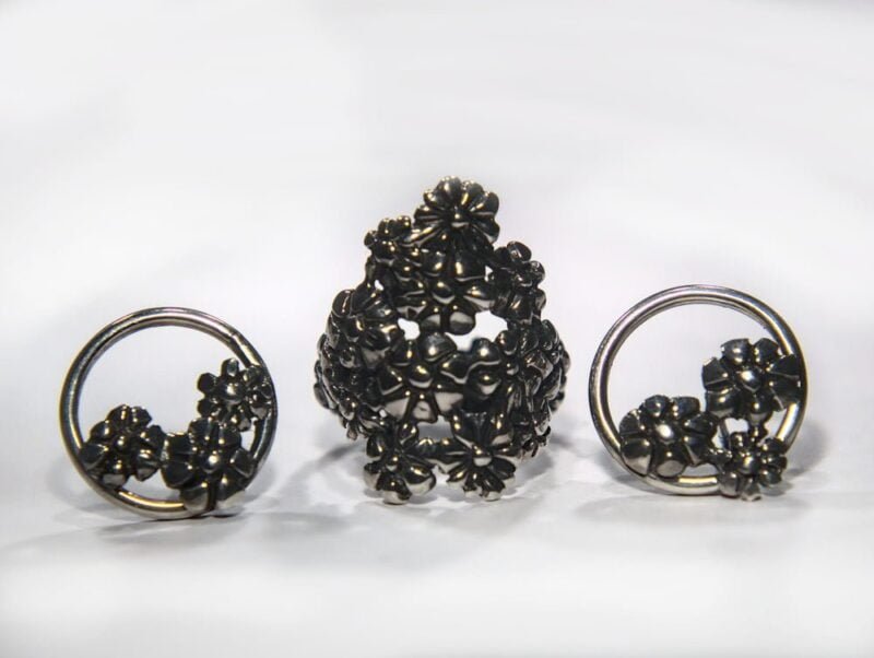 Bloemen ring en oorbellen