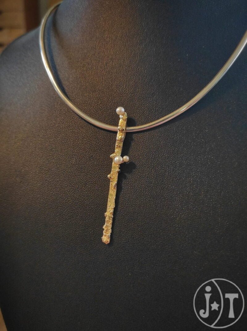 Zilveren spang met gouden hanger en parels