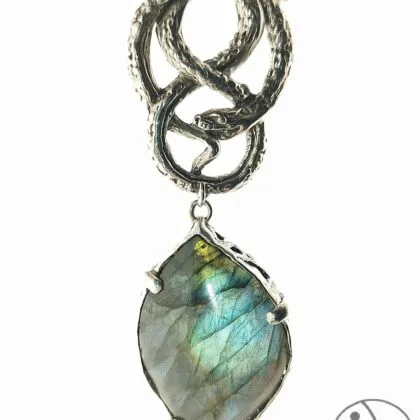 Ourobora met labradoriet