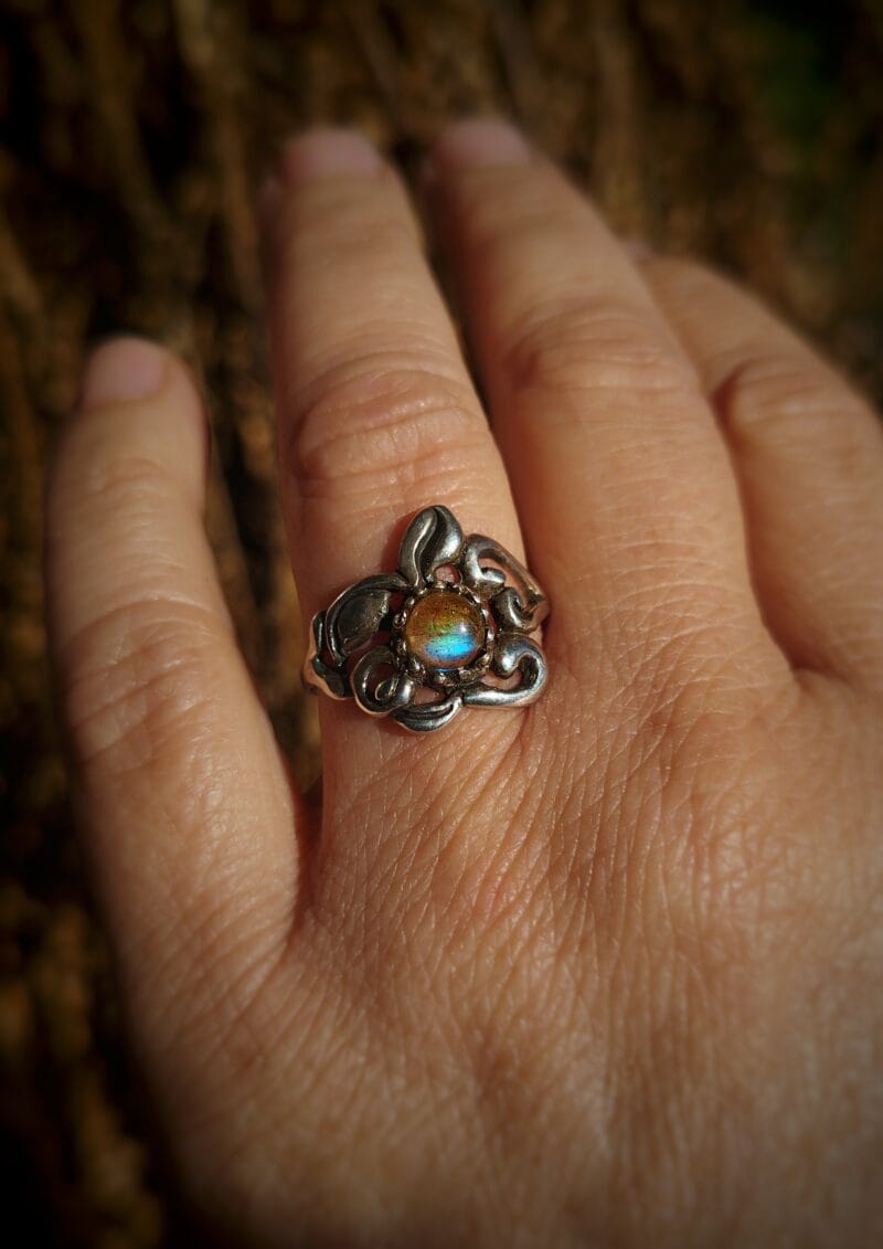 Custos ring met labradoriet