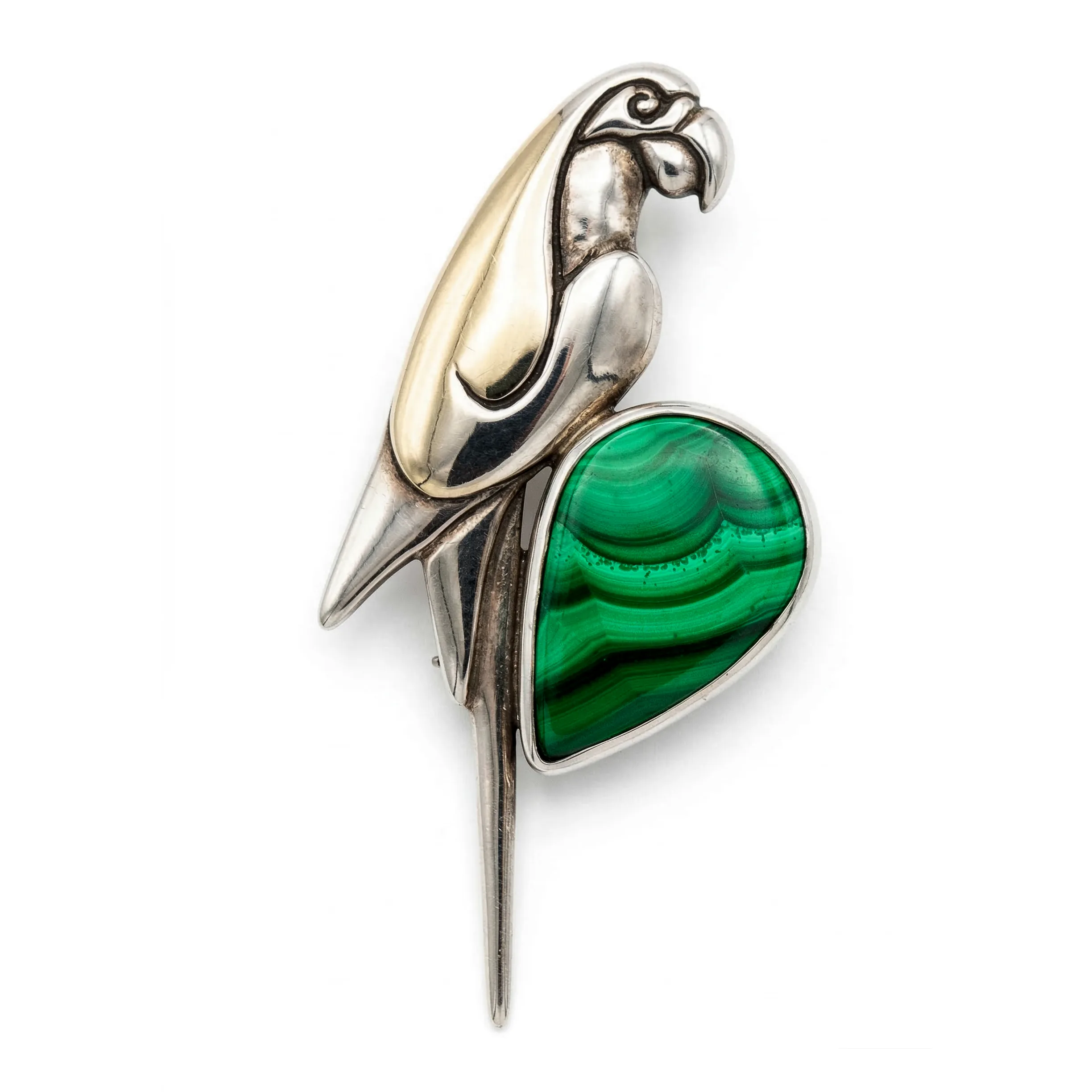 Handgemaakte zilveren papegaai broche met een groene malachiet edelsteen.