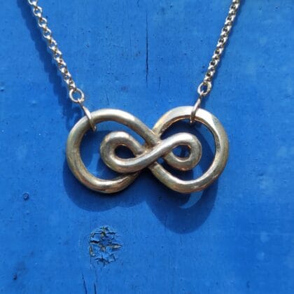 Infinitas halssieraad