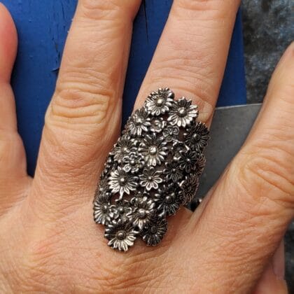 Grote bloemetjes ring