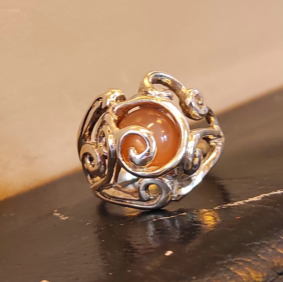 Vespera Zilveren Ring met Oranje Maansteen ( uniek)